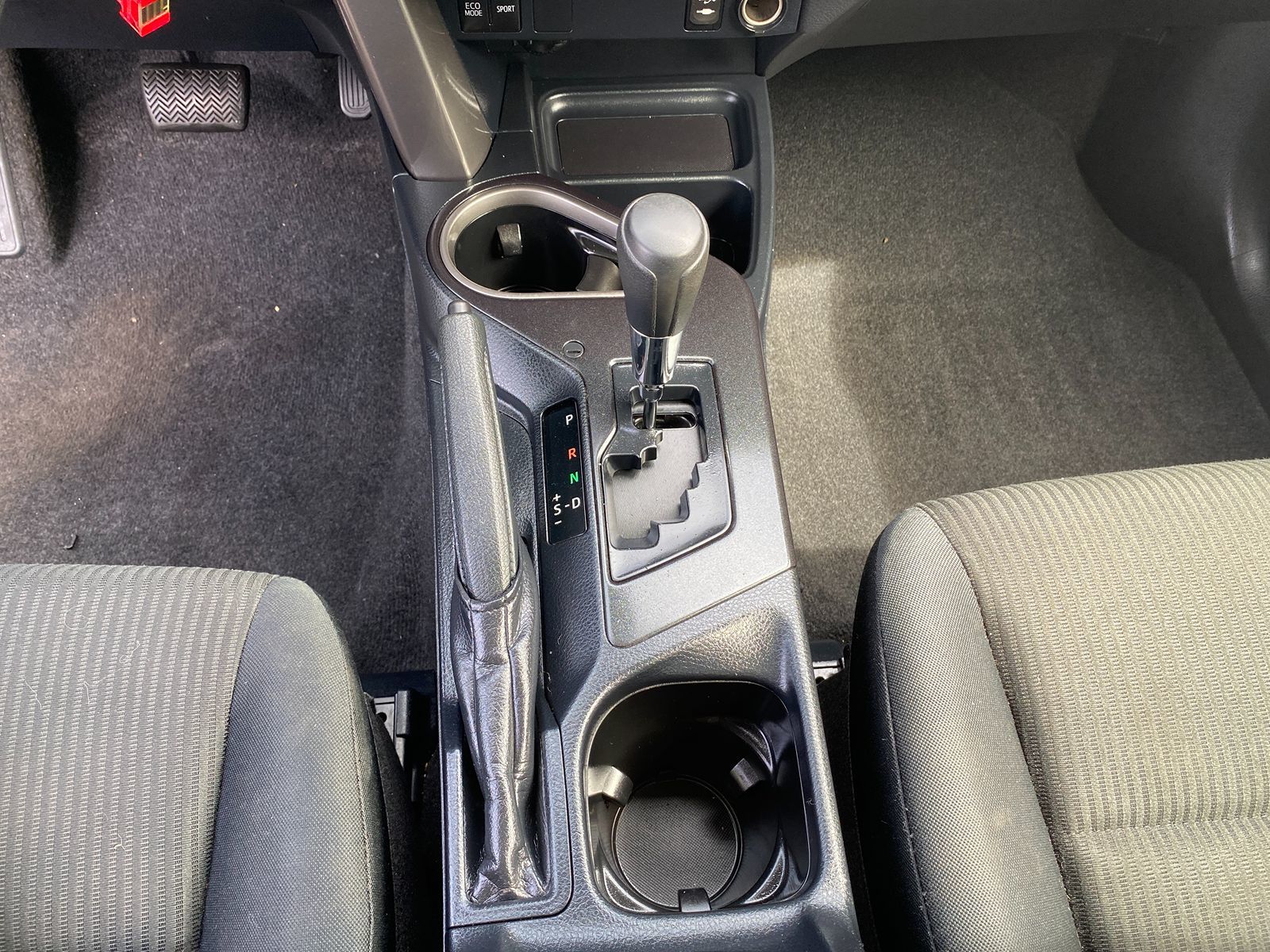 2018 Toyota RAV4 LE photo 17