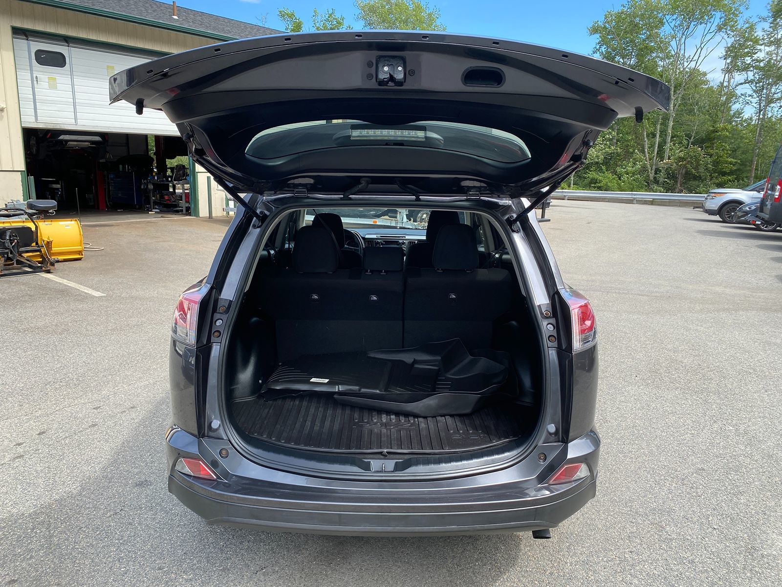 2018 Toyota RAV4 LE photo 18