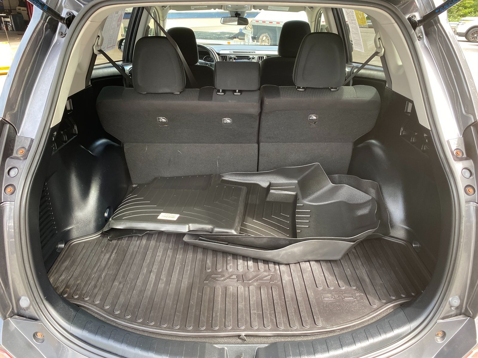 2018 Toyota RAV4 LE photo 19