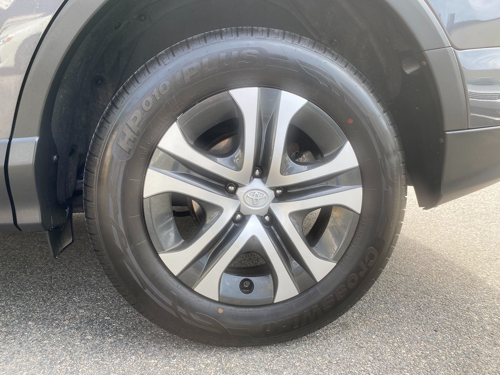 2018 Toyota RAV4 LE photo 24