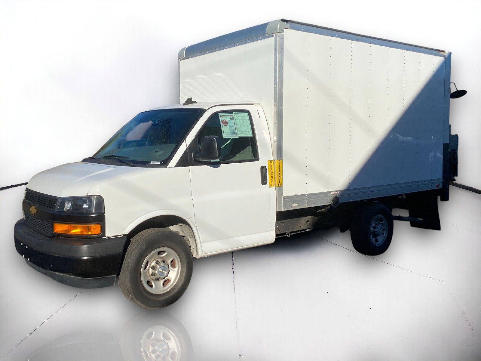 2021 Chevrolet Express 3500 Cutaway photo 2