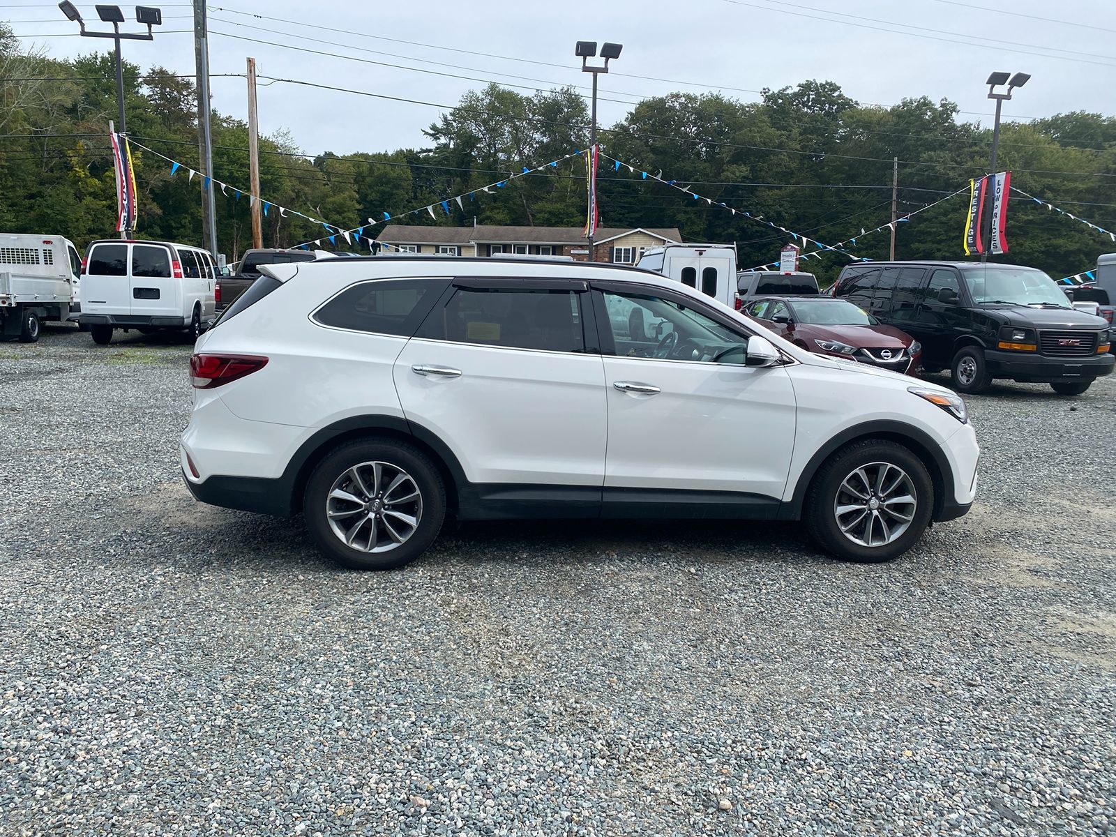 2018 Hyundai Santa Fe SE photo 3