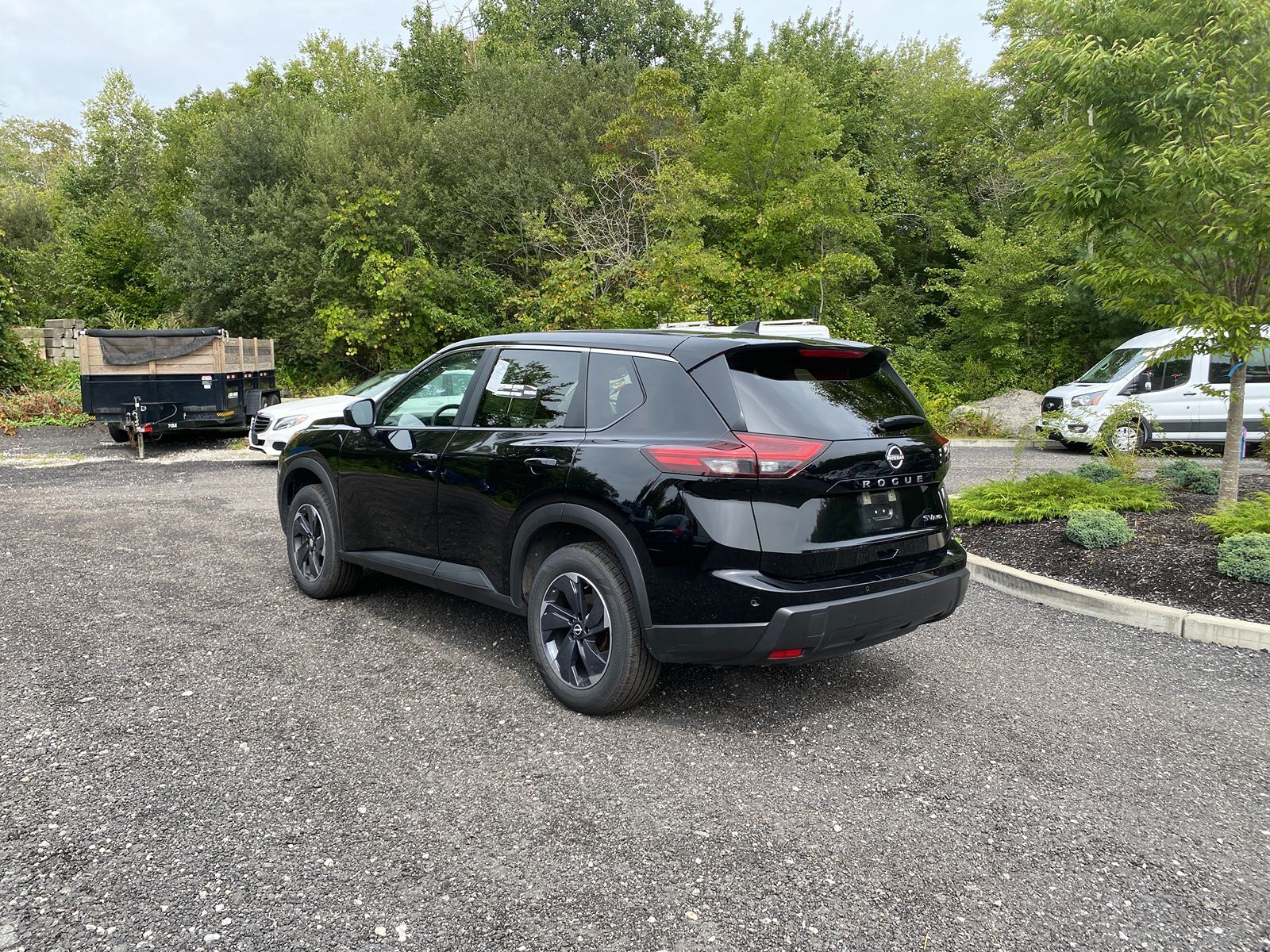 2024 Nissan Rogue SV photo 4