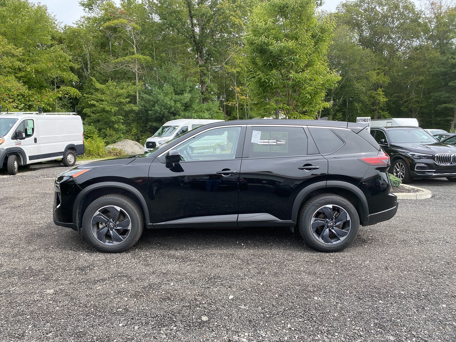 2024 Nissan Rogue SV photo 5