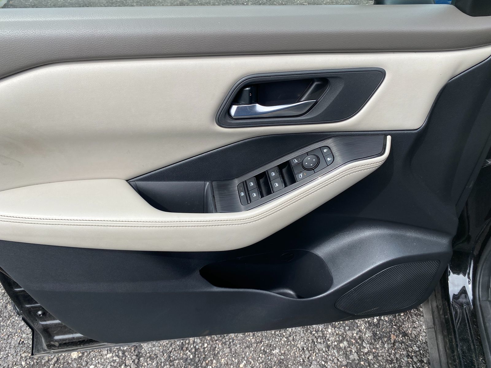2024 Nissan Rogue SV photo 7