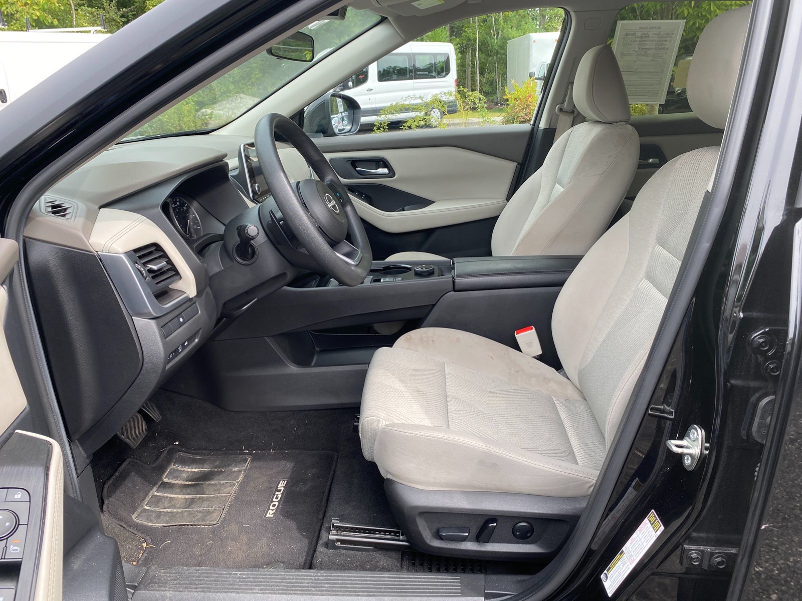 2024 Nissan Rogue SV photo 8