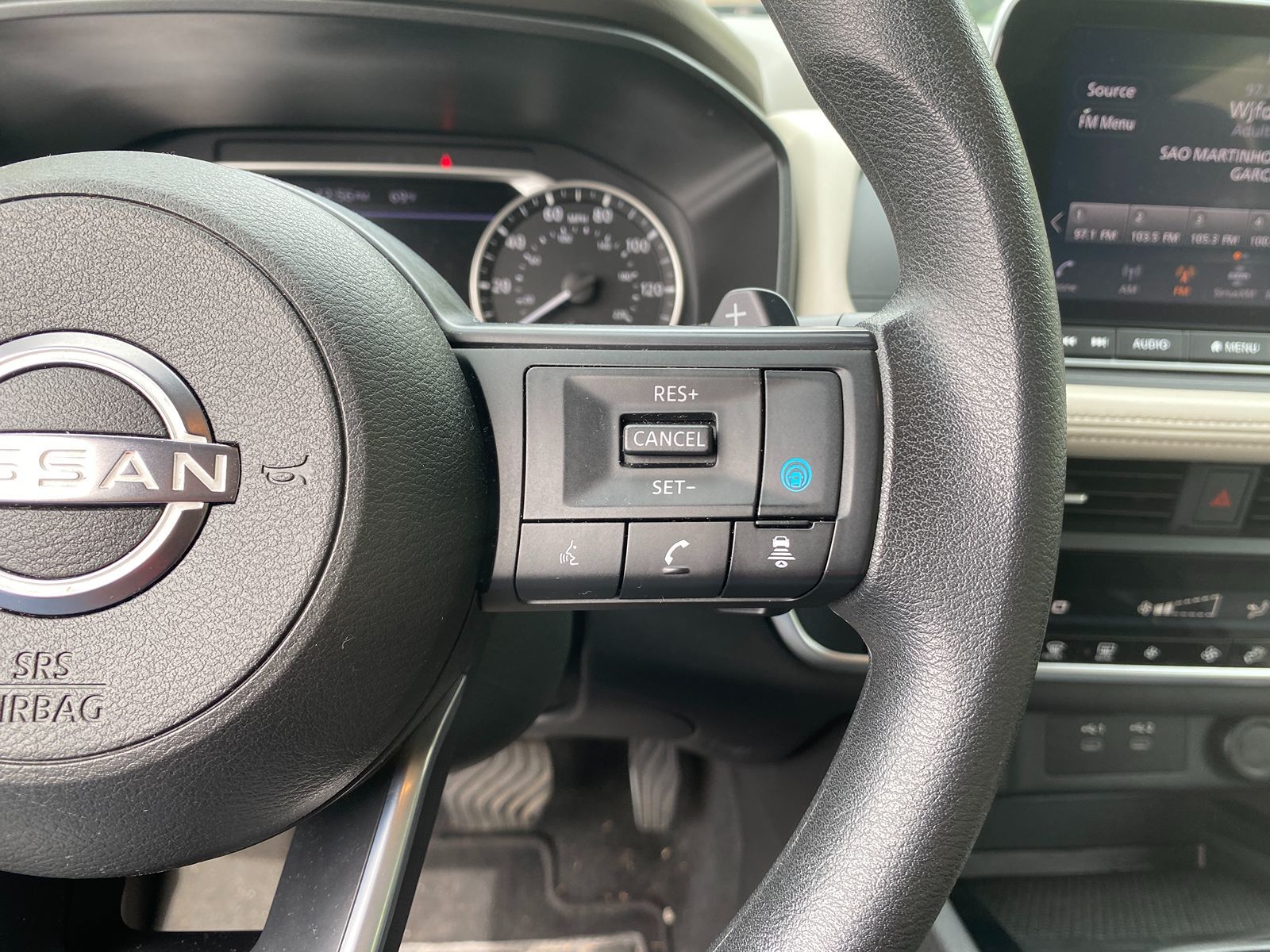 2024 Nissan Rogue SV photo 12