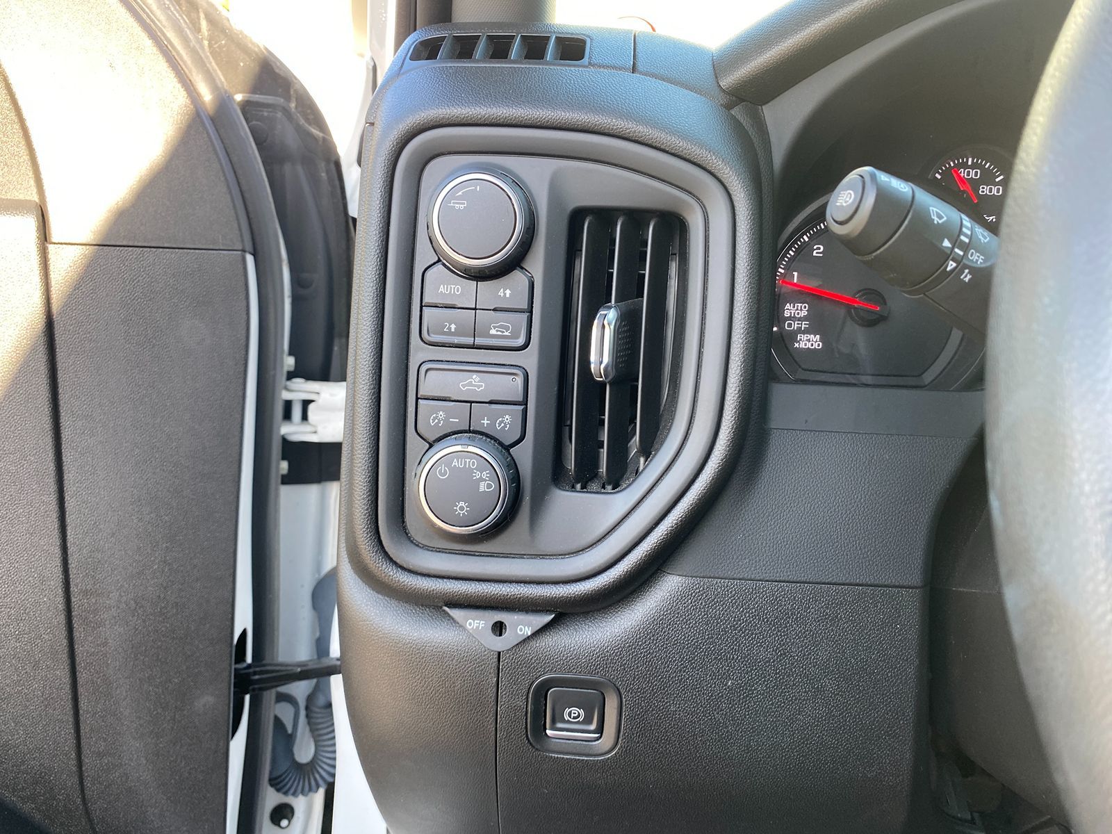 2023 Chevrolet Silverado 1500 Custom photo 12
