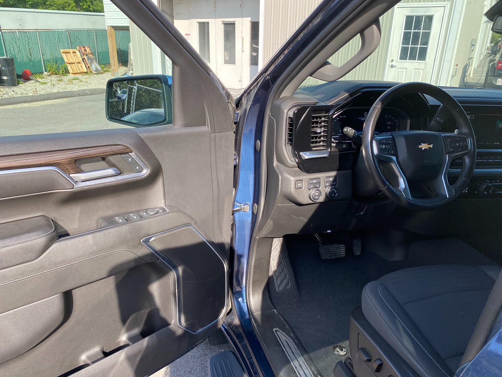 2022 Chevrolet Silverado 1500 LT photo 9