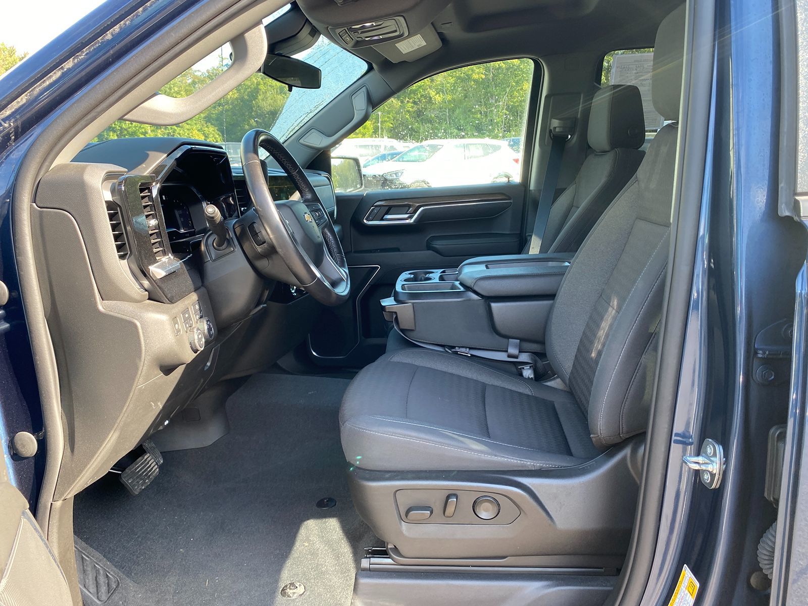 2022 Chevrolet Silverado 1500 LT photo 11