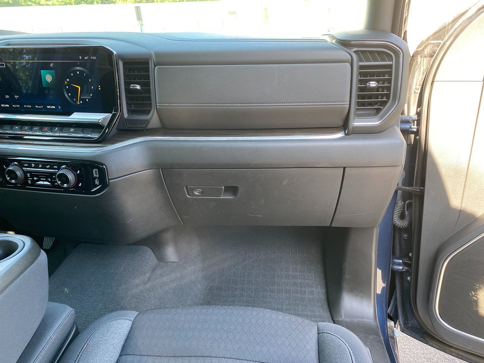 2022 Chevrolet Silverado 1500 LT photo 24