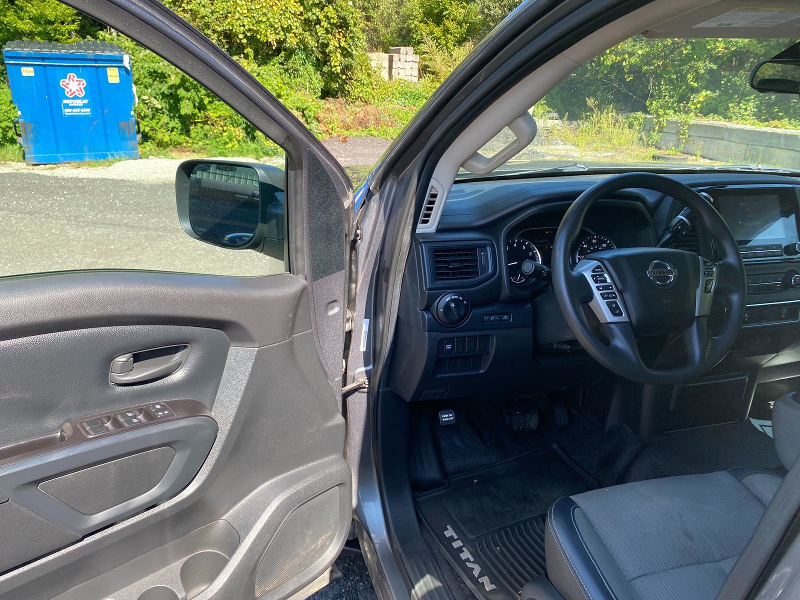 2020 Nissan Titan S photo 9