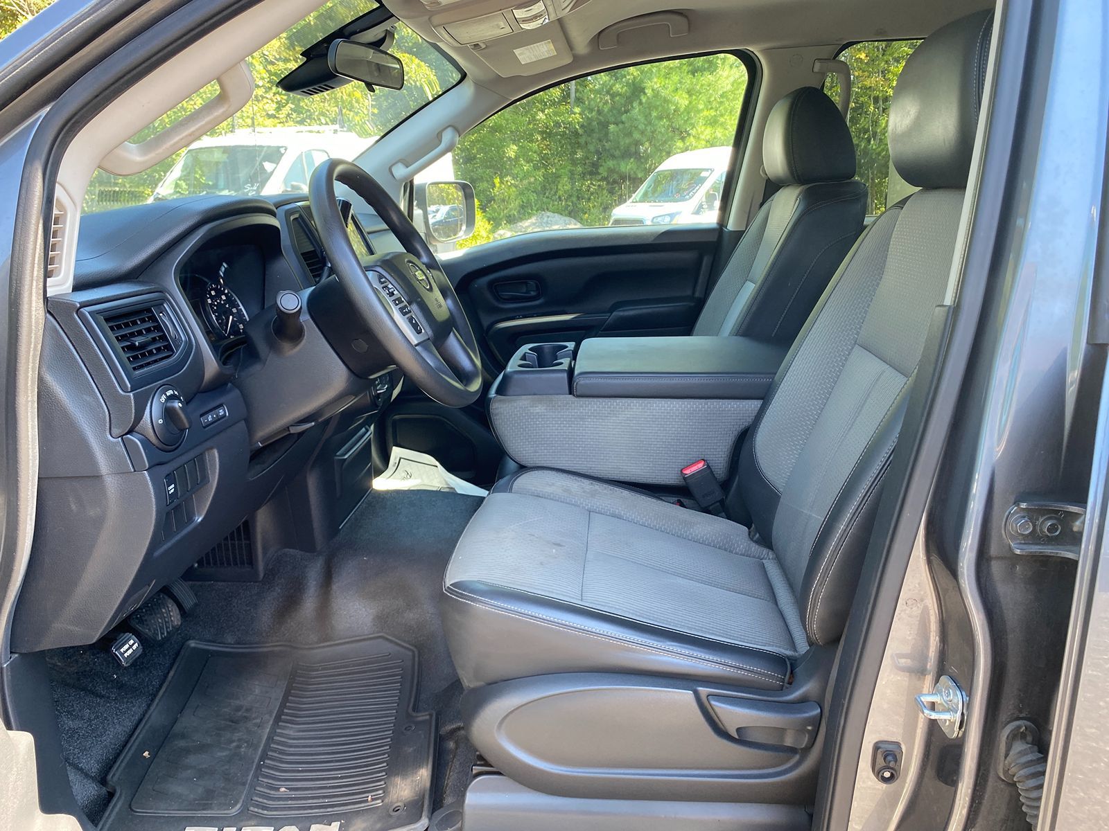 2020 Nissan Titan S photo 11