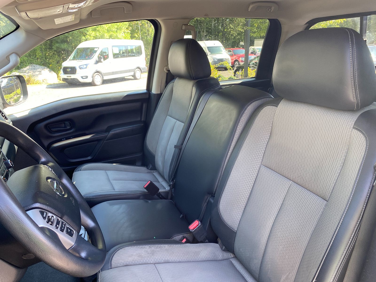 2020 Nissan Titan S photo 20