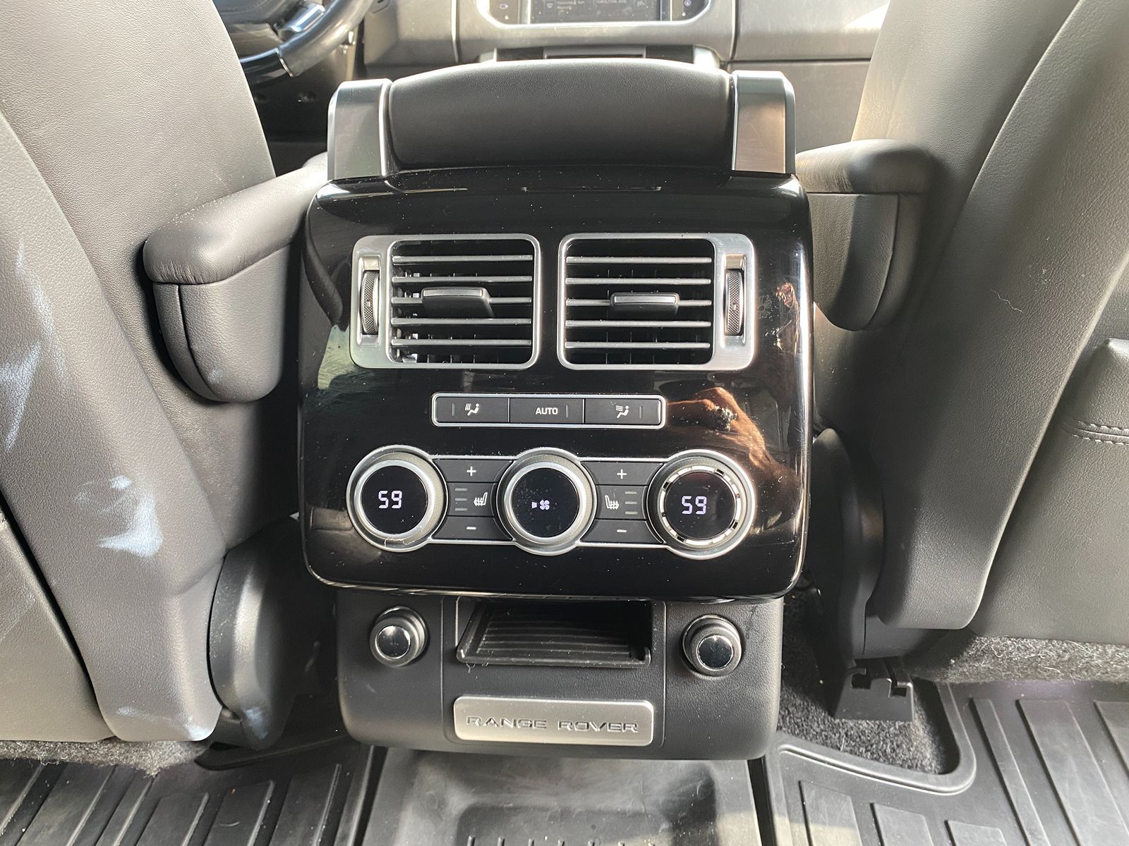 2016 Land Rover Range Rover HSE photo 26