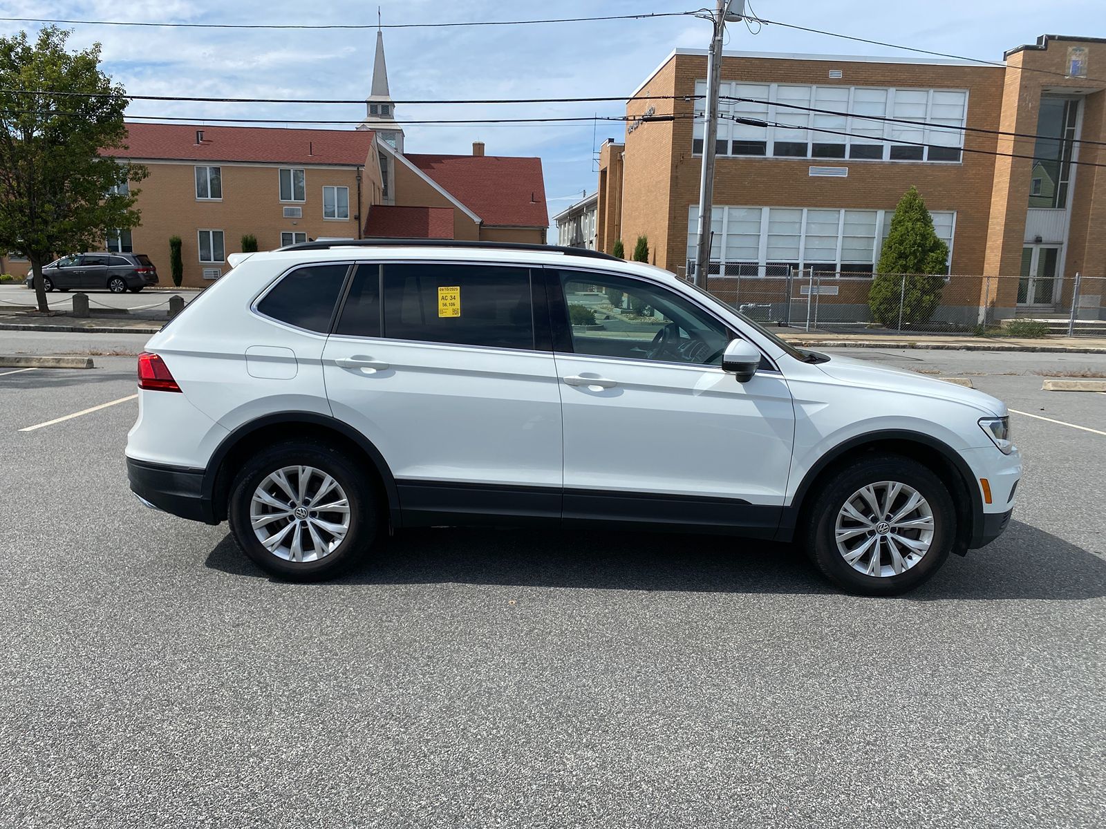 2019 Volkswagen Tiguan SE photo 4
