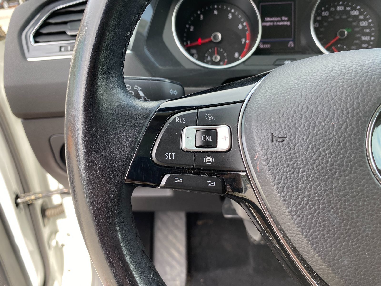 2019 Volkswagen Tiguan SE photo 12