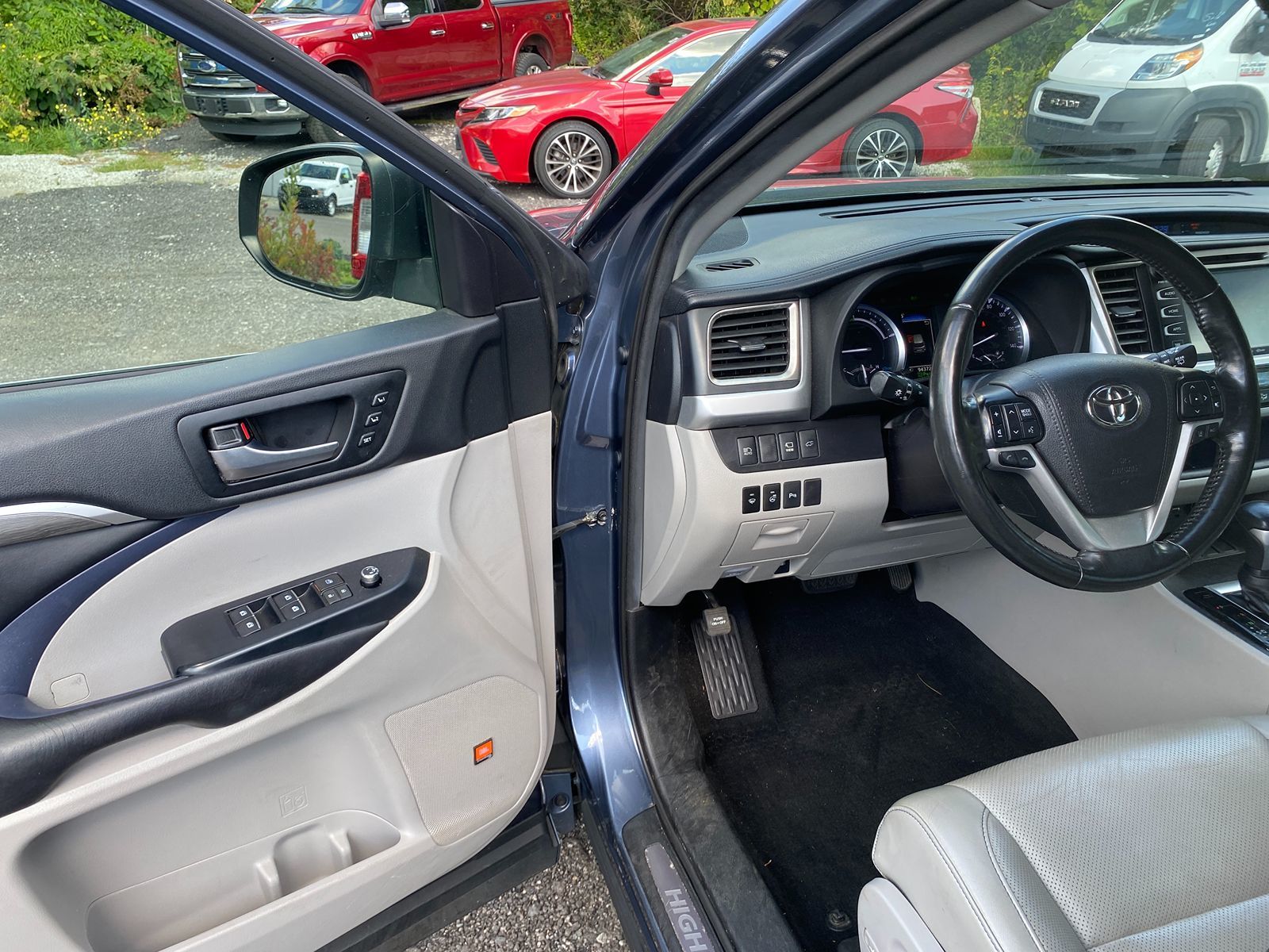 2019 Toyota Highlander Hybrid Limited photo 8