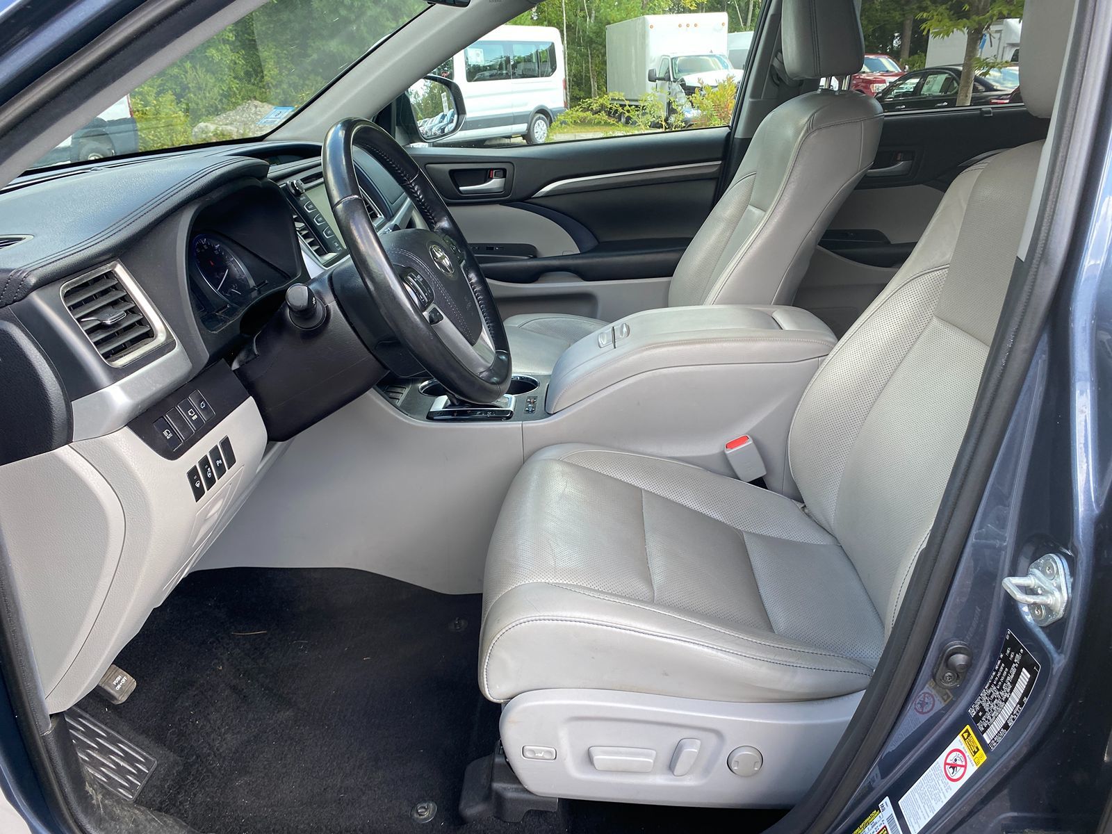 2019 Toyota Highlander Hybrid Limited photo 10