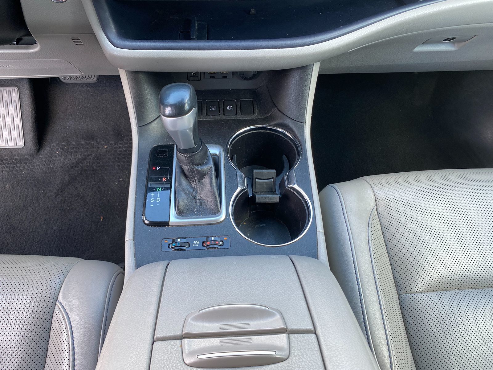 2019 Toyota Highlander Hybrid Limited photo 16
