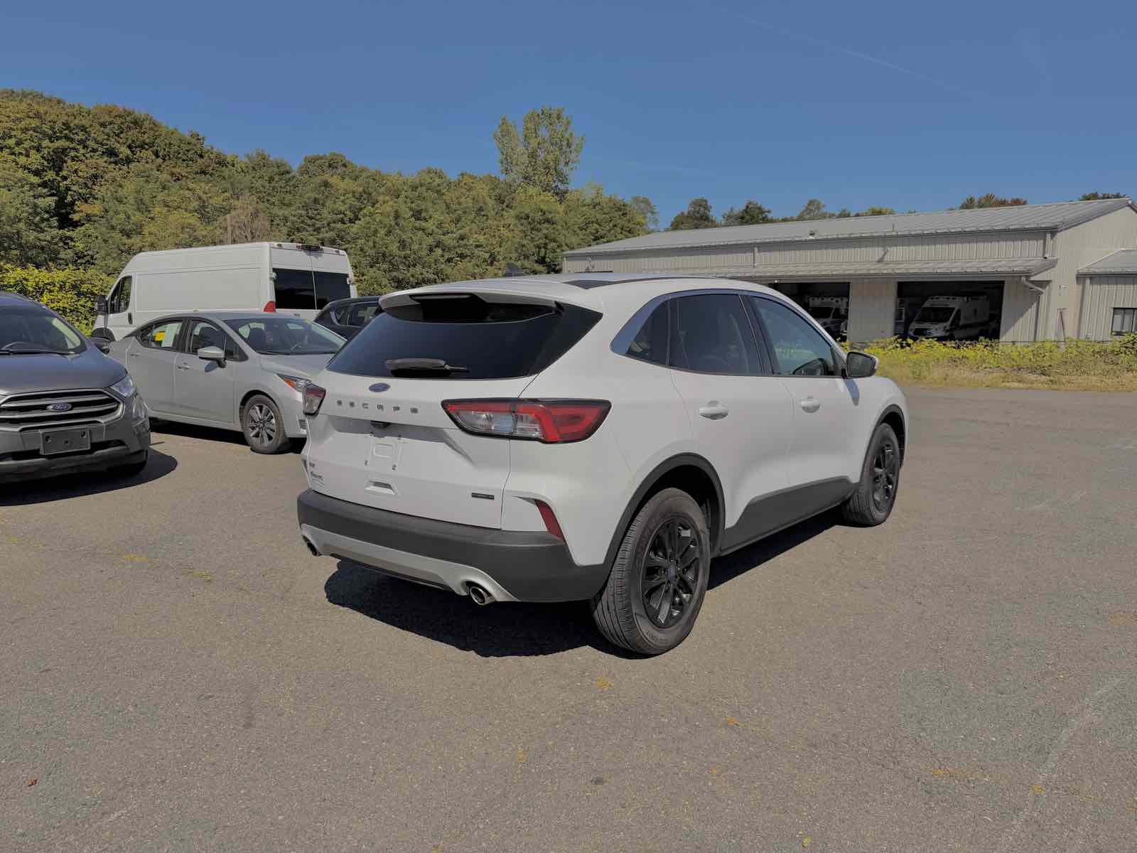 2021 Ford Escape SE Hybrid photo 3