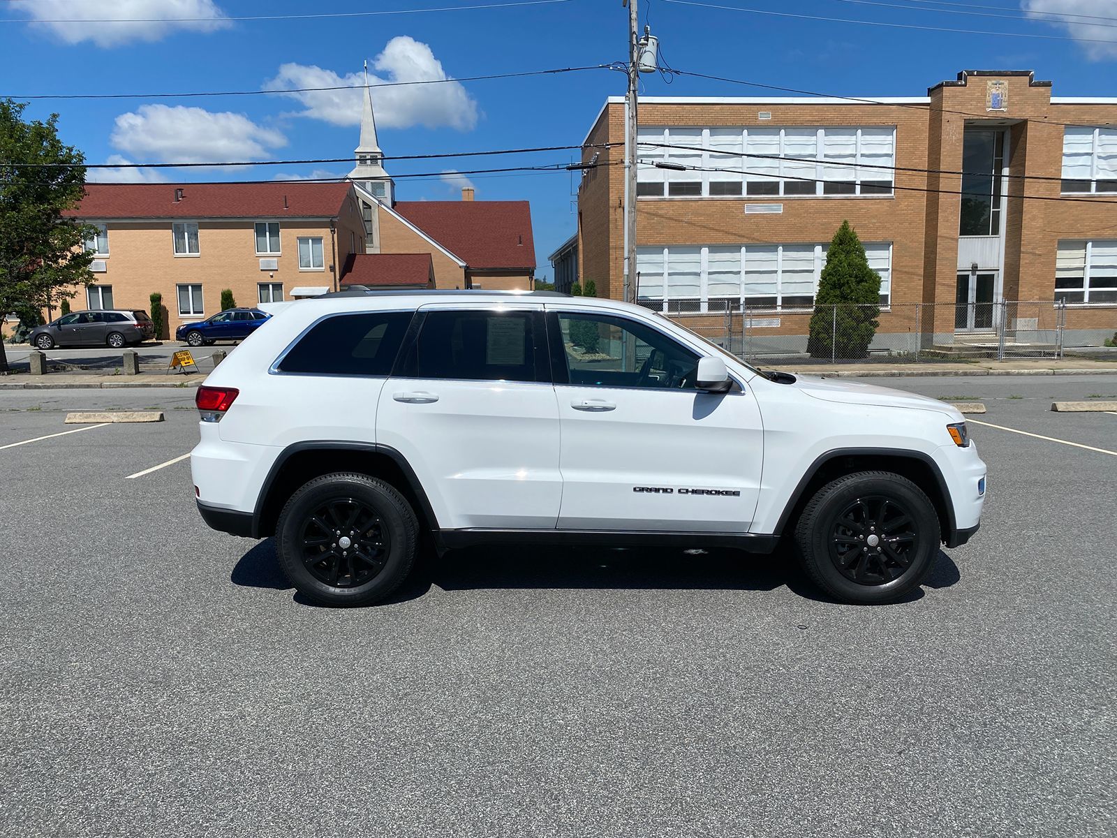 2021 Jeep Grand Cherokee Laredo E photo 4