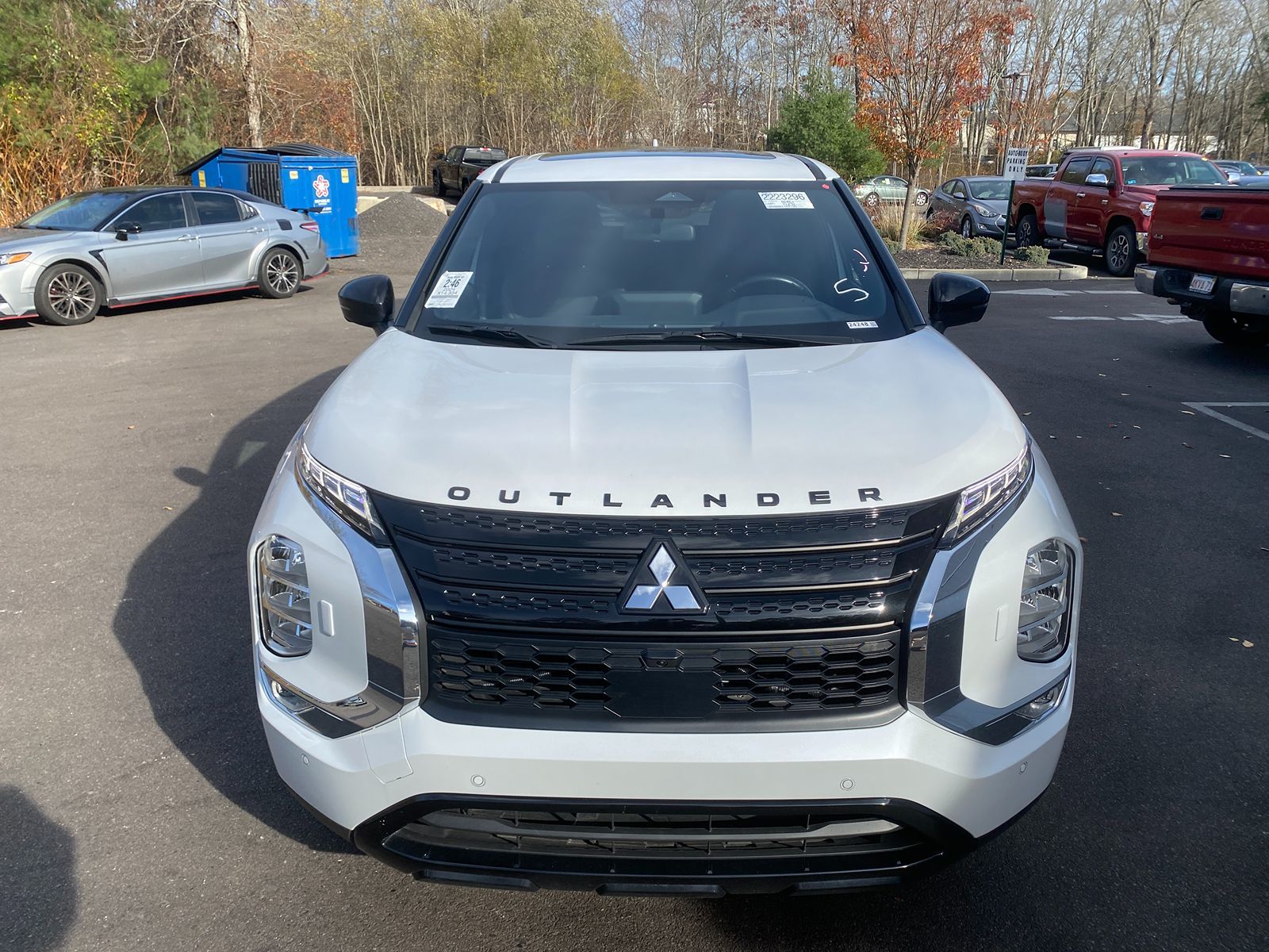 2024 Mitsubishi Outlander SE S-AWC photo 2