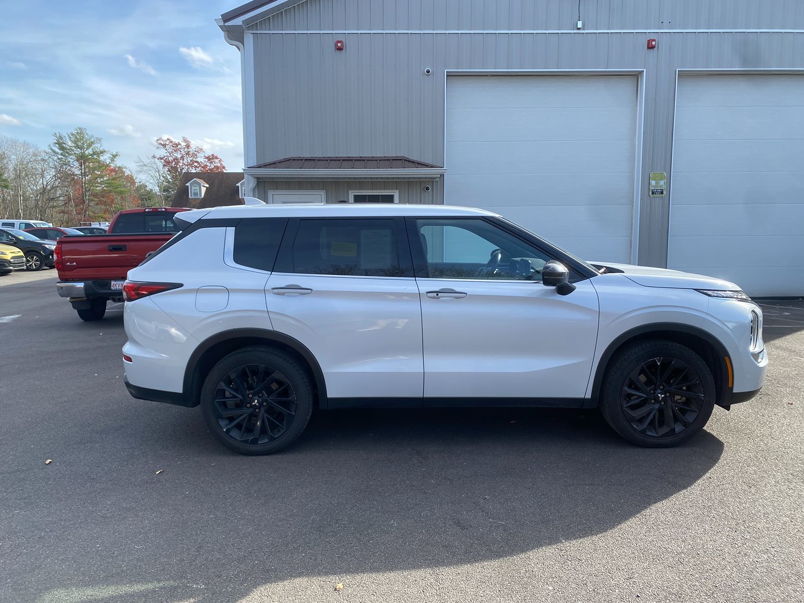 2024 Mitsubishi Outlander SE S-AWC photo 3