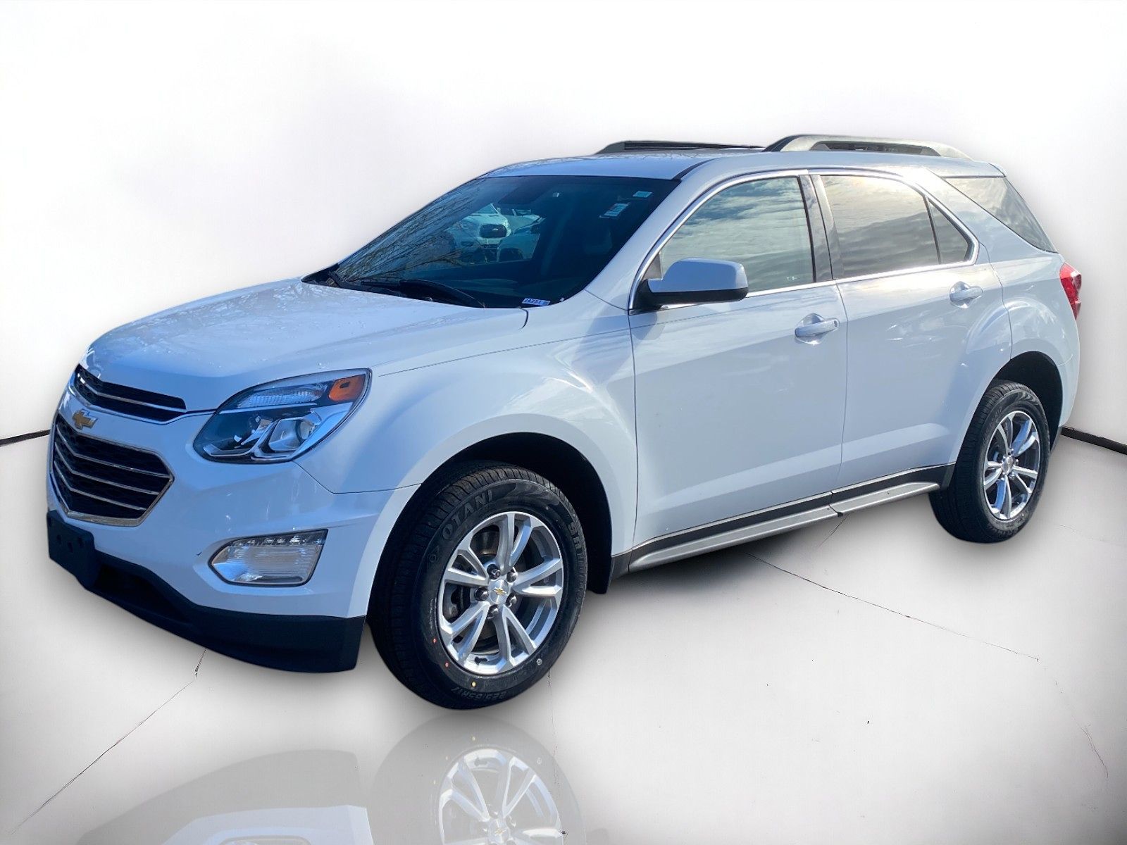 2017 Chevrolet Equinox LT photo 2