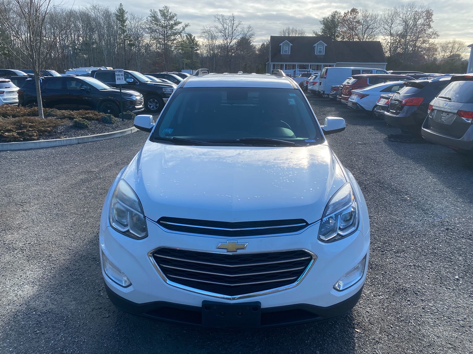 2017 Chevrolet Equinox LT photo 3