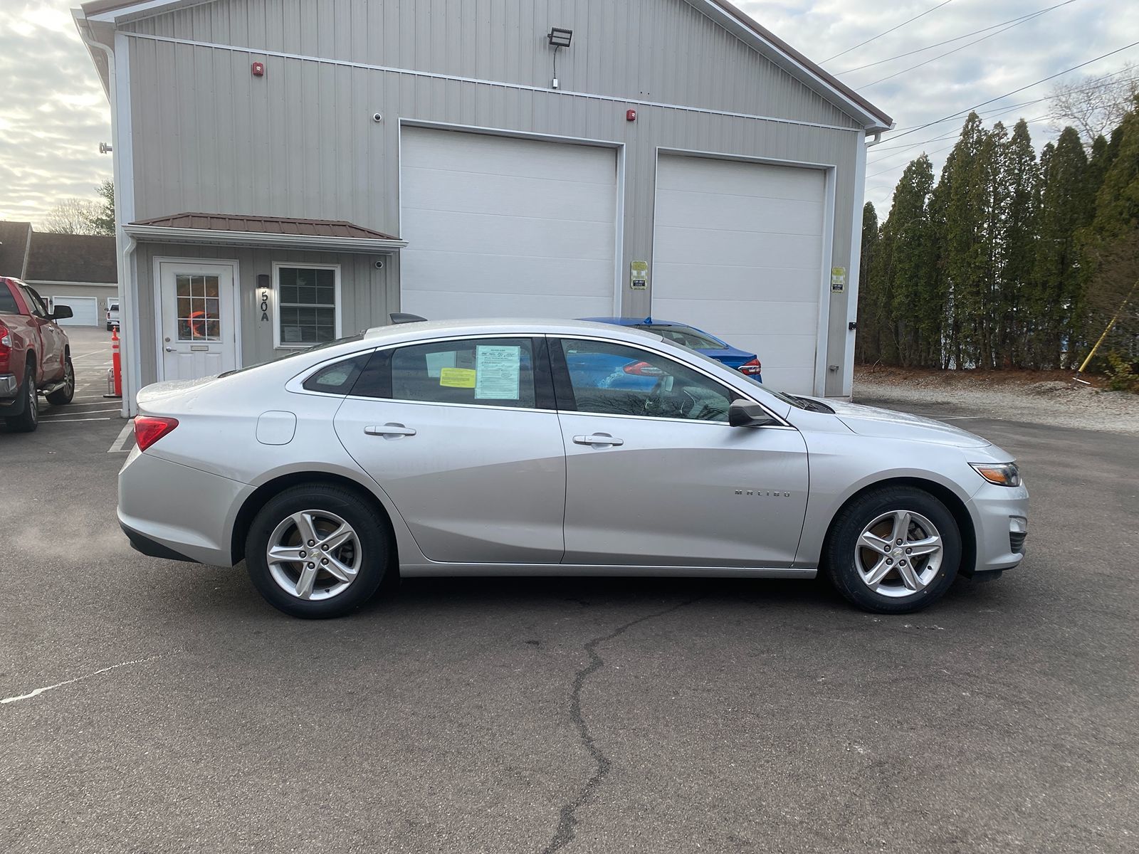 2020 Chevrolet Malibu LS photo 3