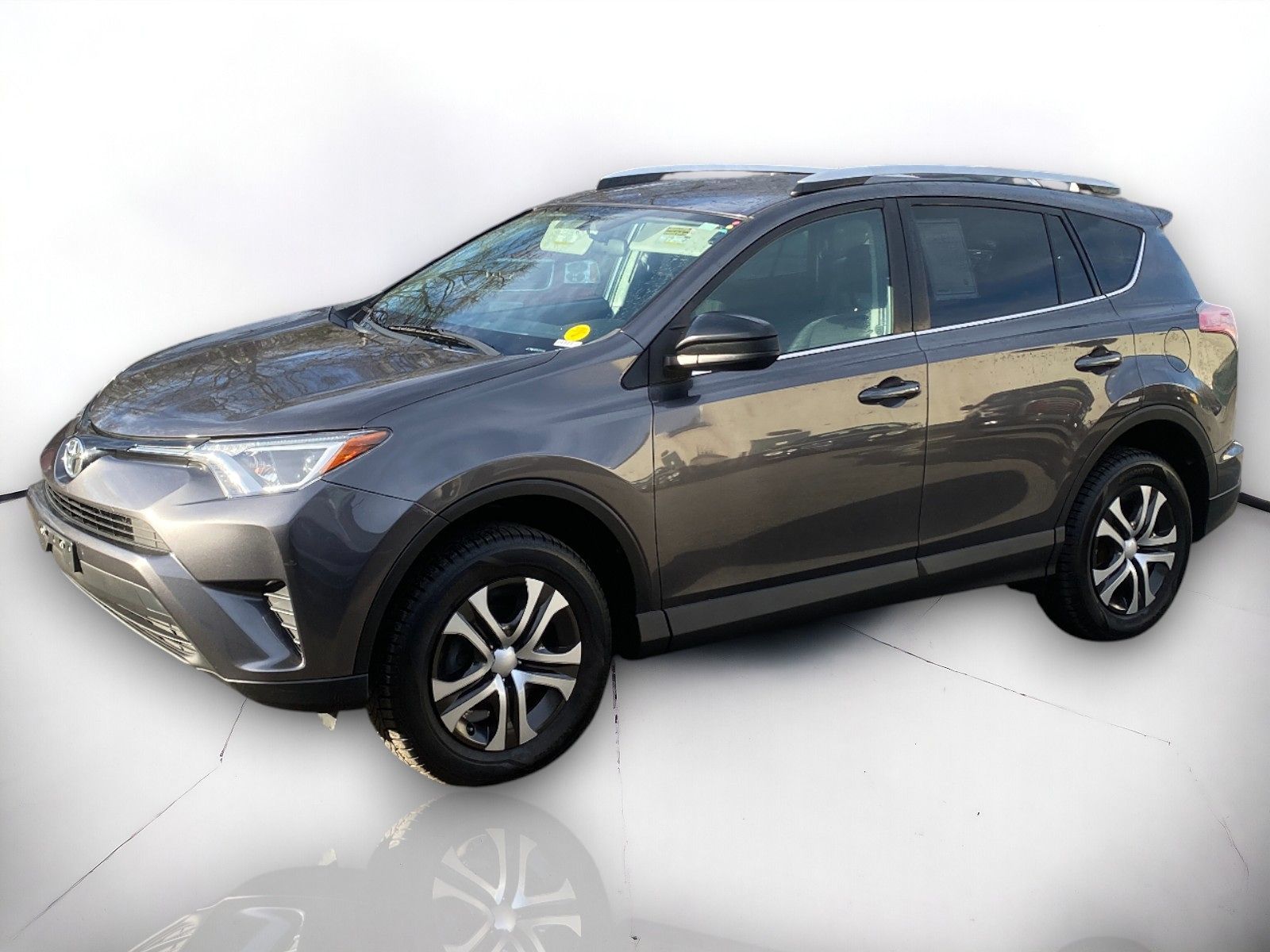 2016 Toyota RAV4 LE photo 2