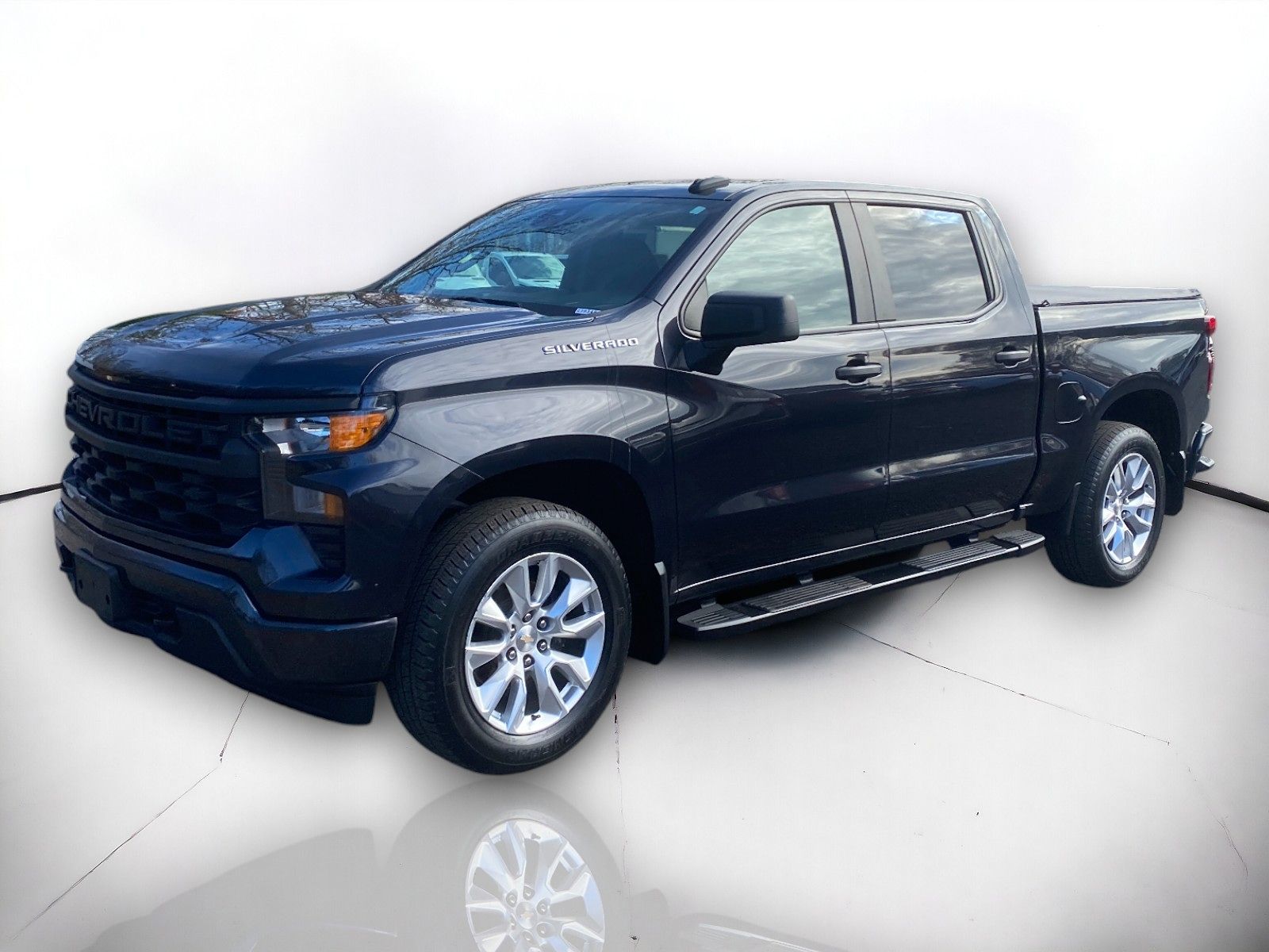 2023 Chevrolet Silverado 1500 Custom photo 2