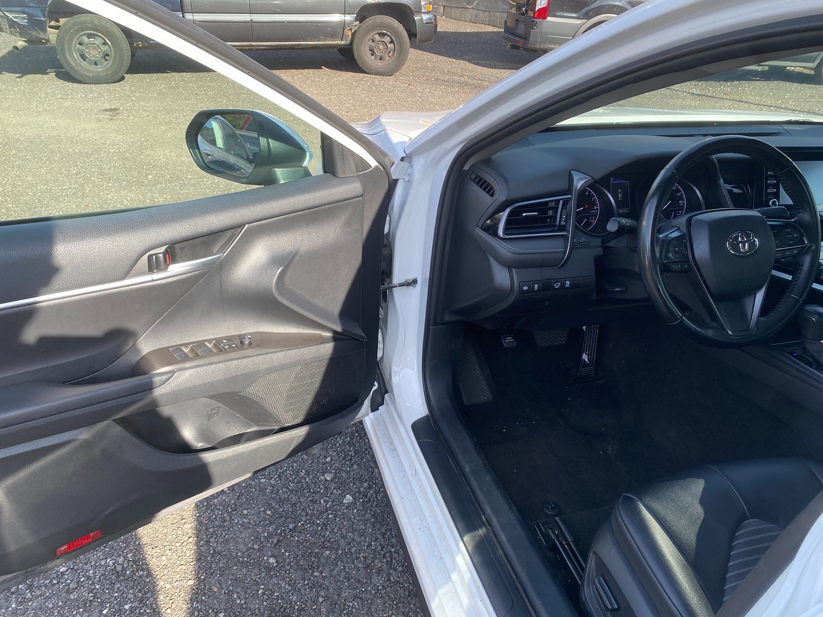 2023 Toyota Camry SE photo 4