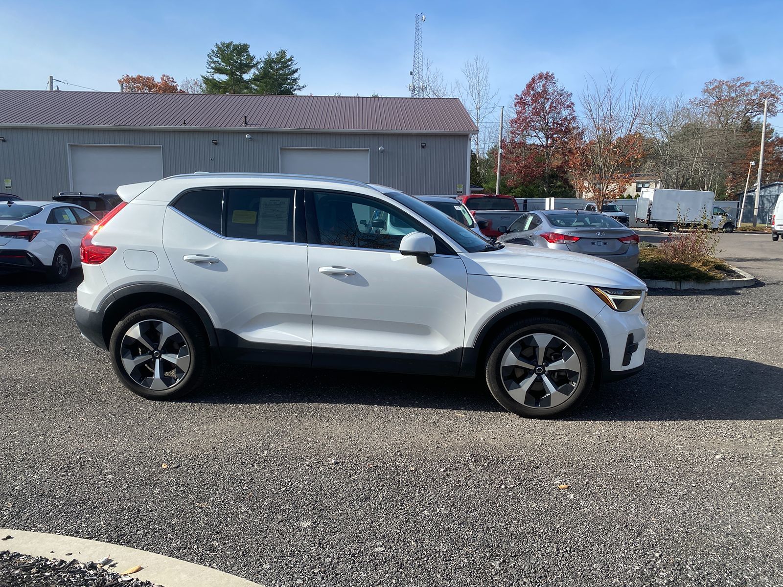 2023 Volvo XC40 Plus photo 3
