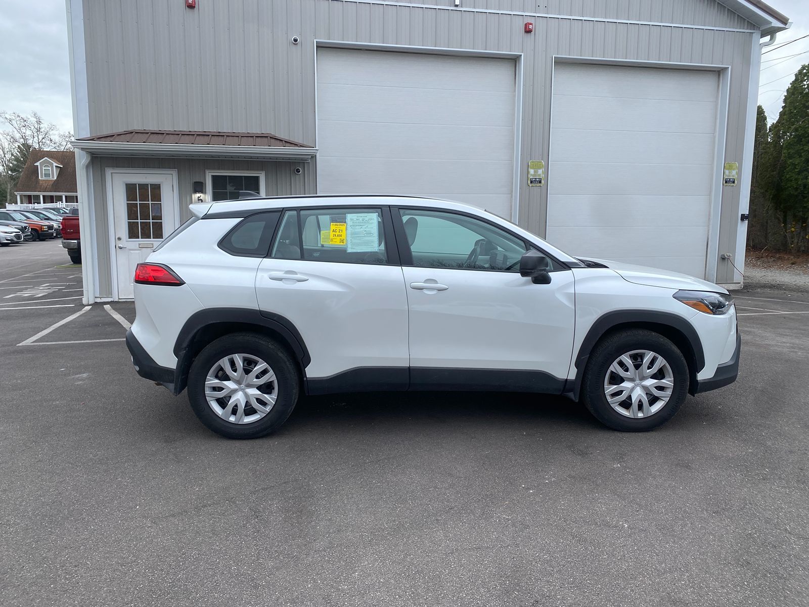 2023 Toyota Corolla Cross L photo 3