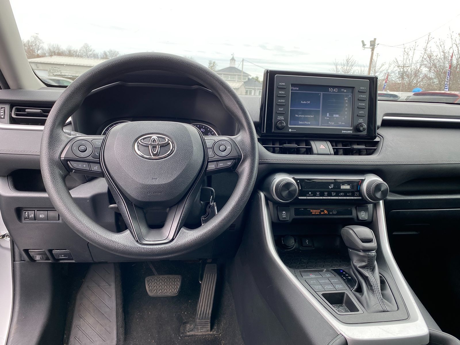 2020 Toyota RAV4 LE 8