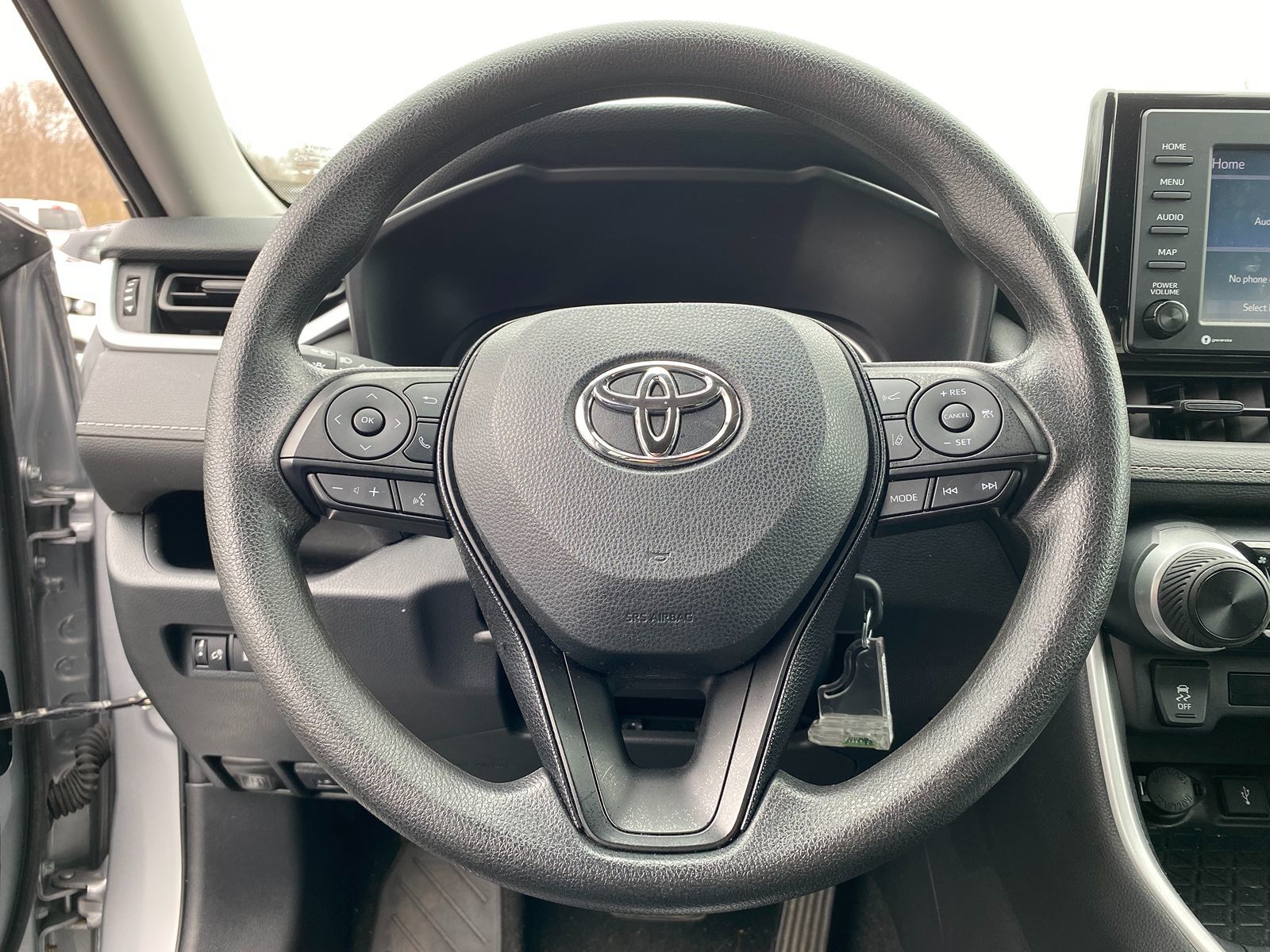 2020 Toyota RAV4 LE 10