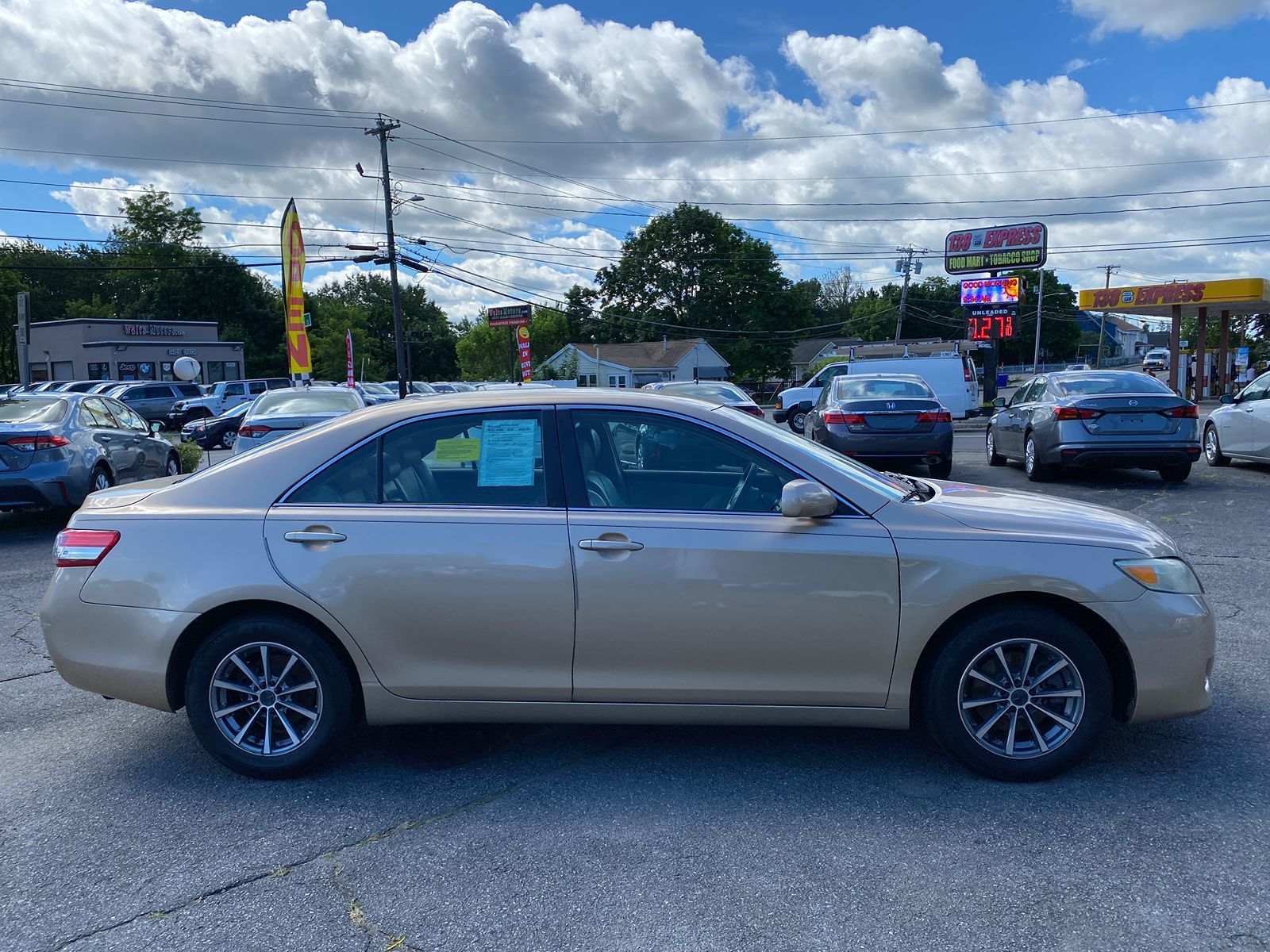 2010 Toyota Camry LE 4