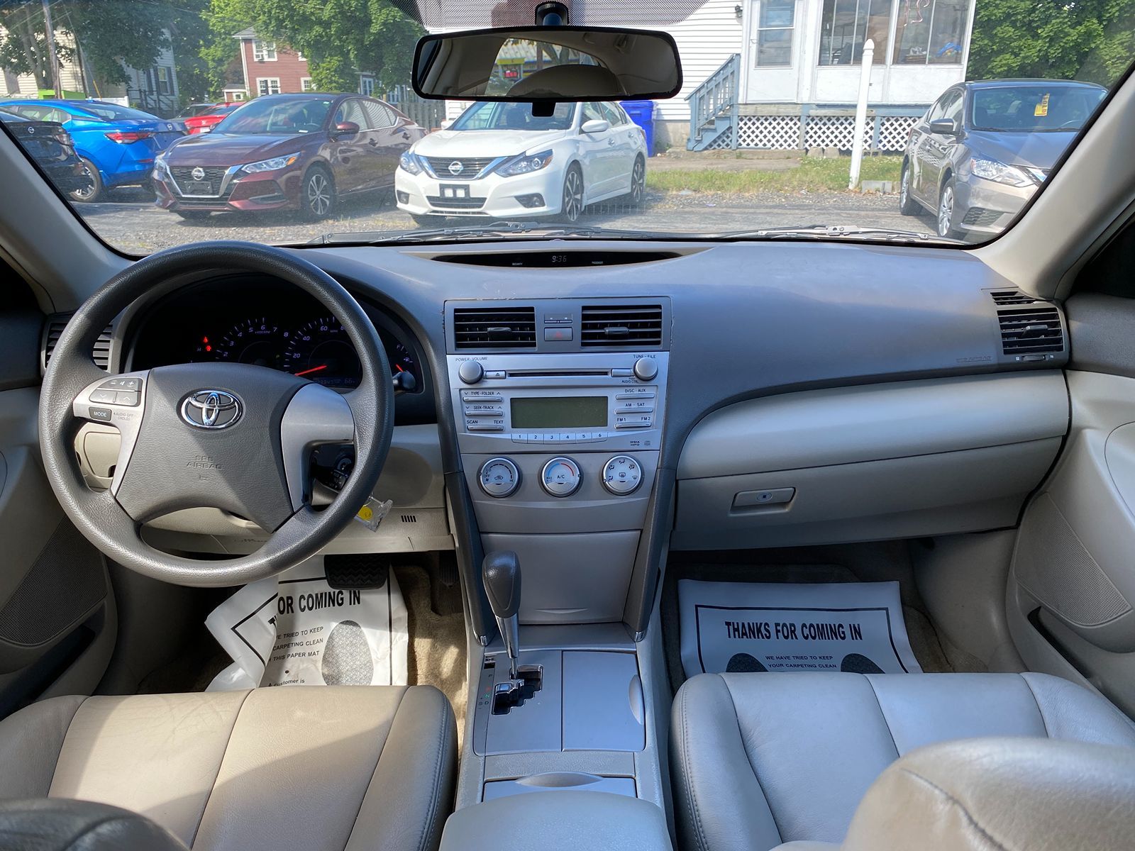 2010 Toyota Camry LE 10