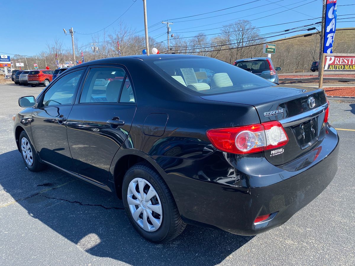 2011 Toyota Corolla LE 4