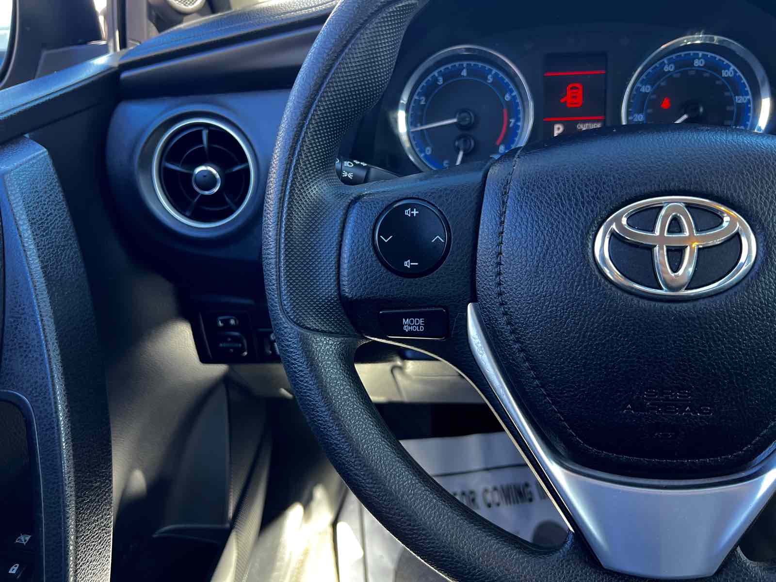 2017 Toyota Corolla LE 28