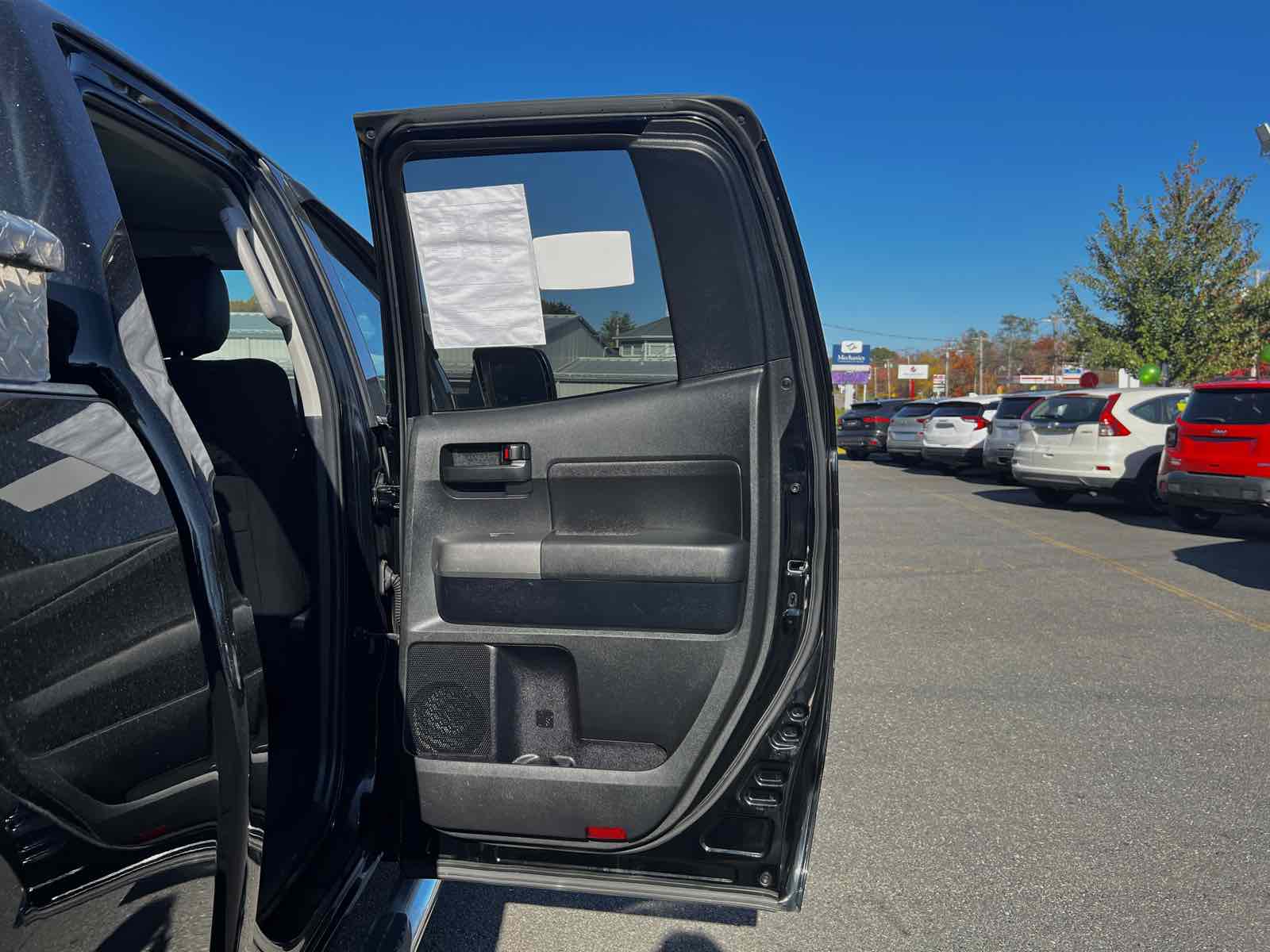 2013 Toyota Tundra 4WD Truck  26