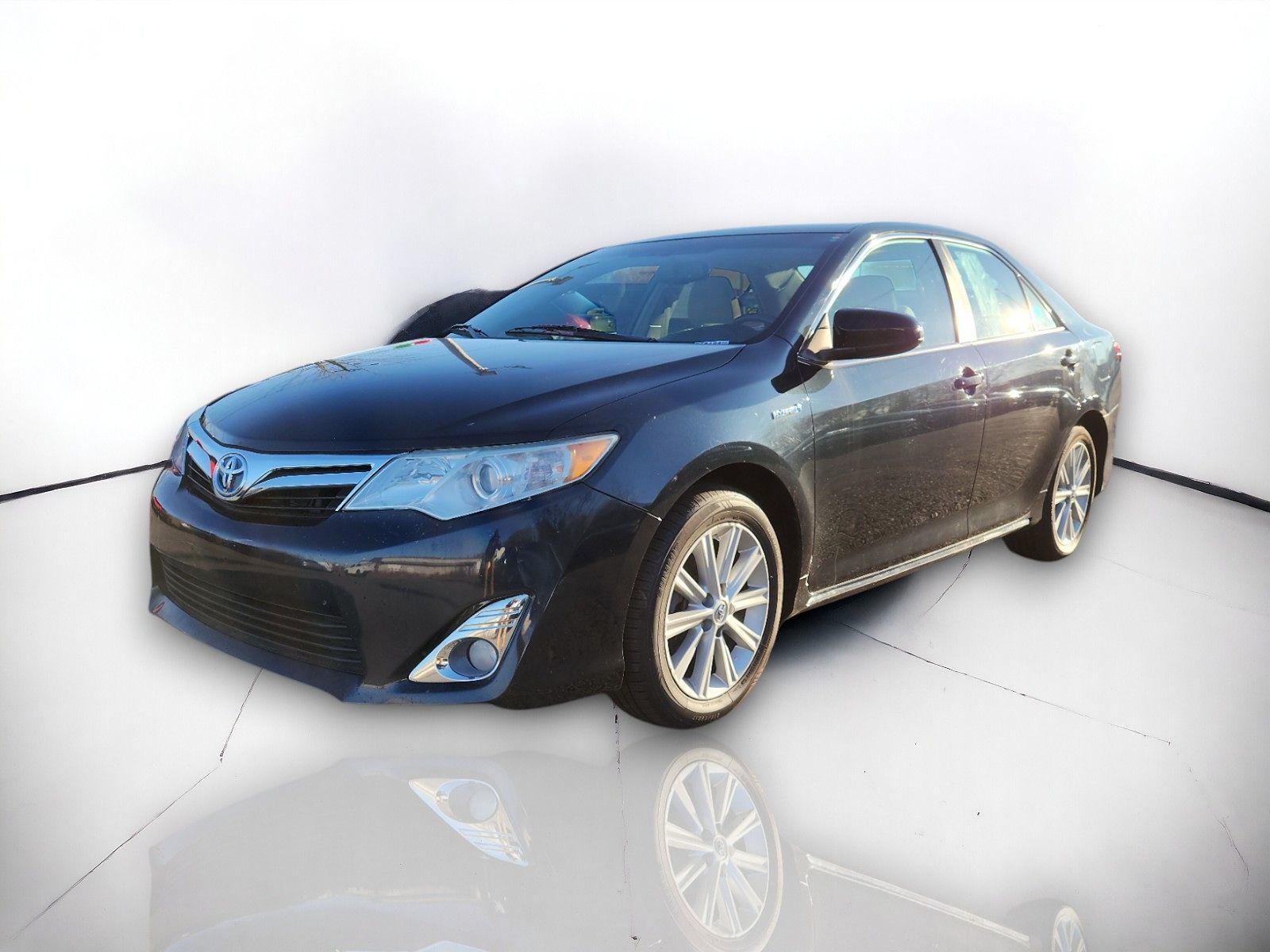 2014 Toyota Camry Hybrid XLE 2