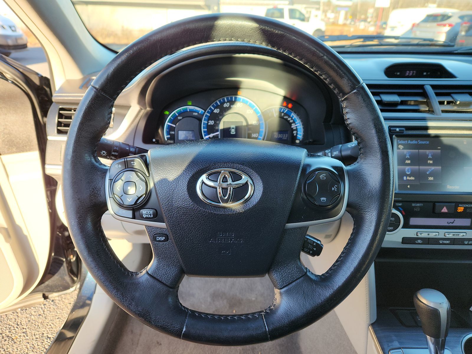 2014 Toyota Camry Hybrid XLE 16