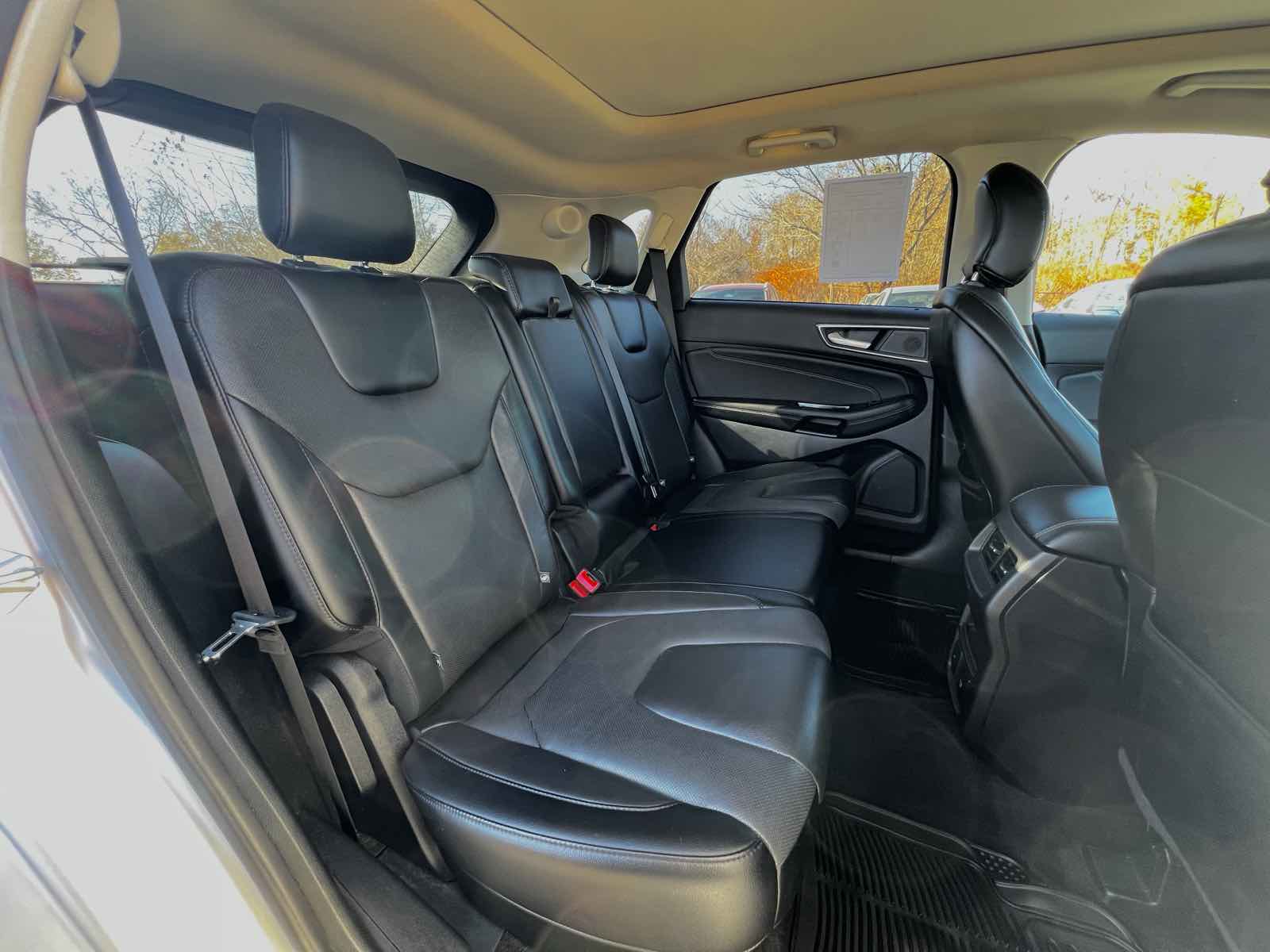 2019 Ford Edge Titanium 26