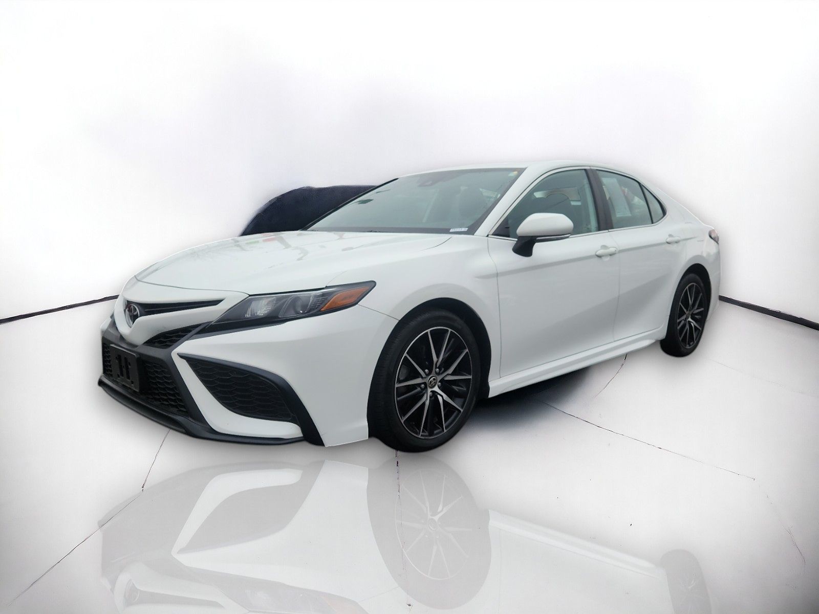 2022 Toyota Camry SE 2