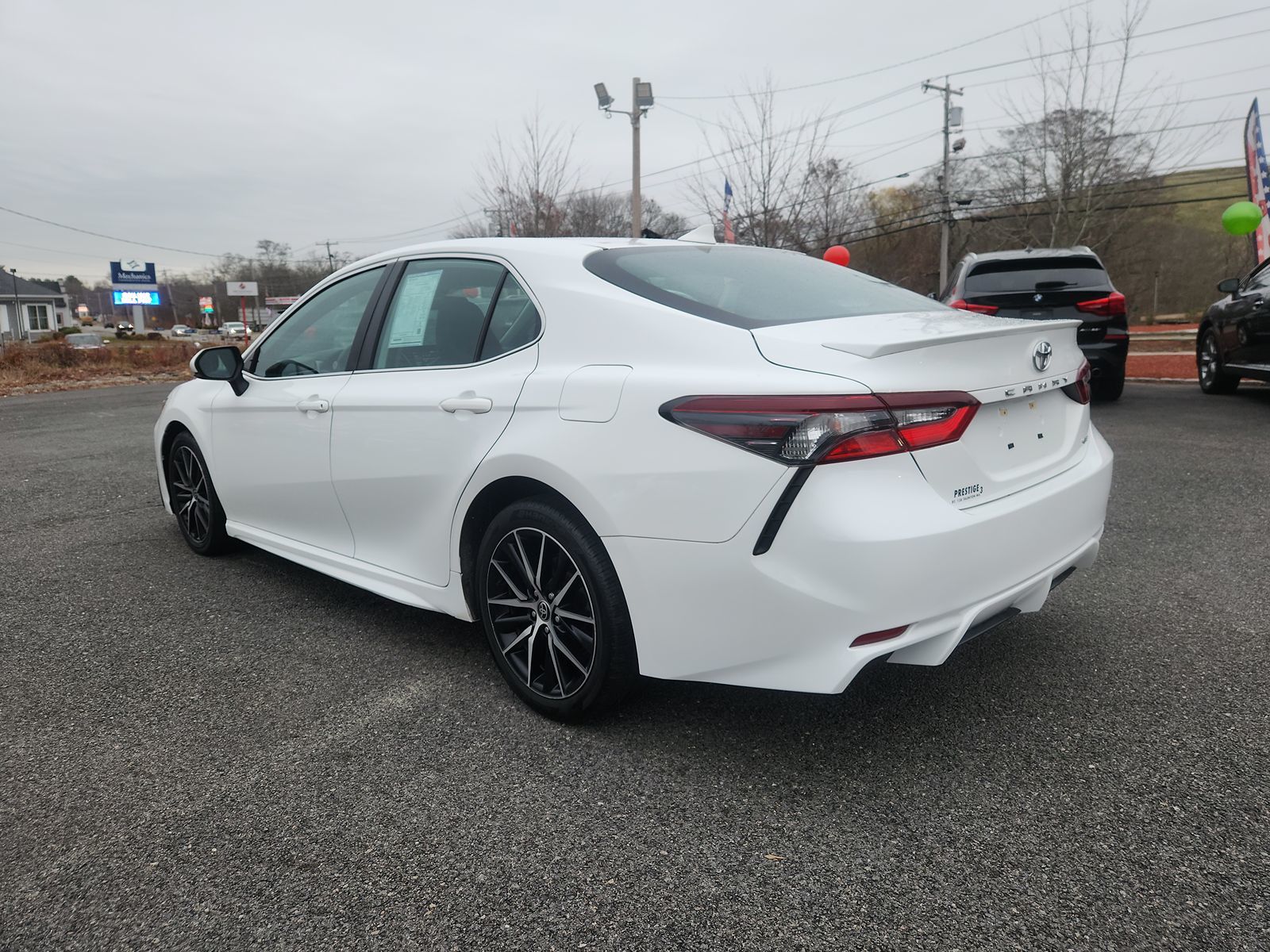 2022 Toyota Camry SE 3