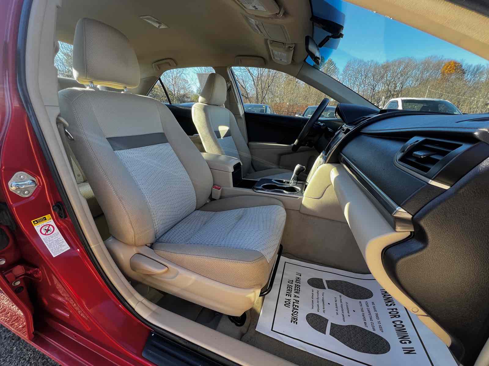 2014 Toyota Camry Hybrid LE 17