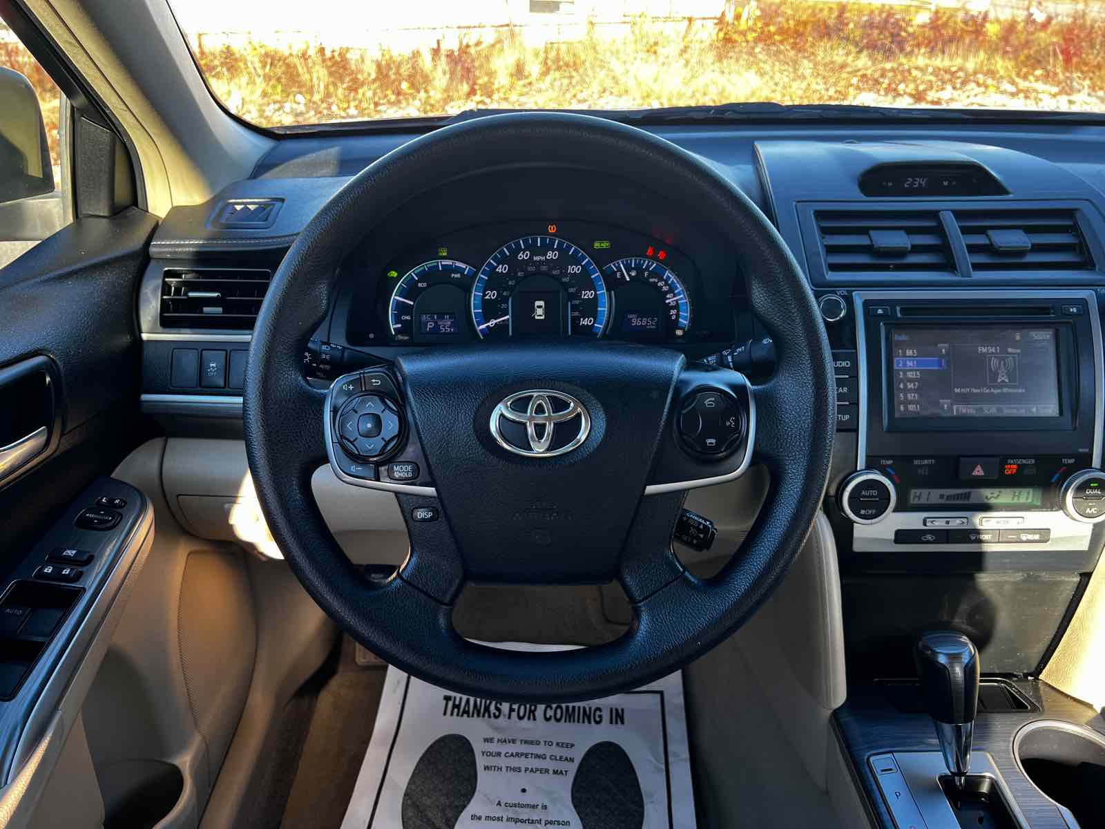 2014 Toyota Camry Hybrid LE 27